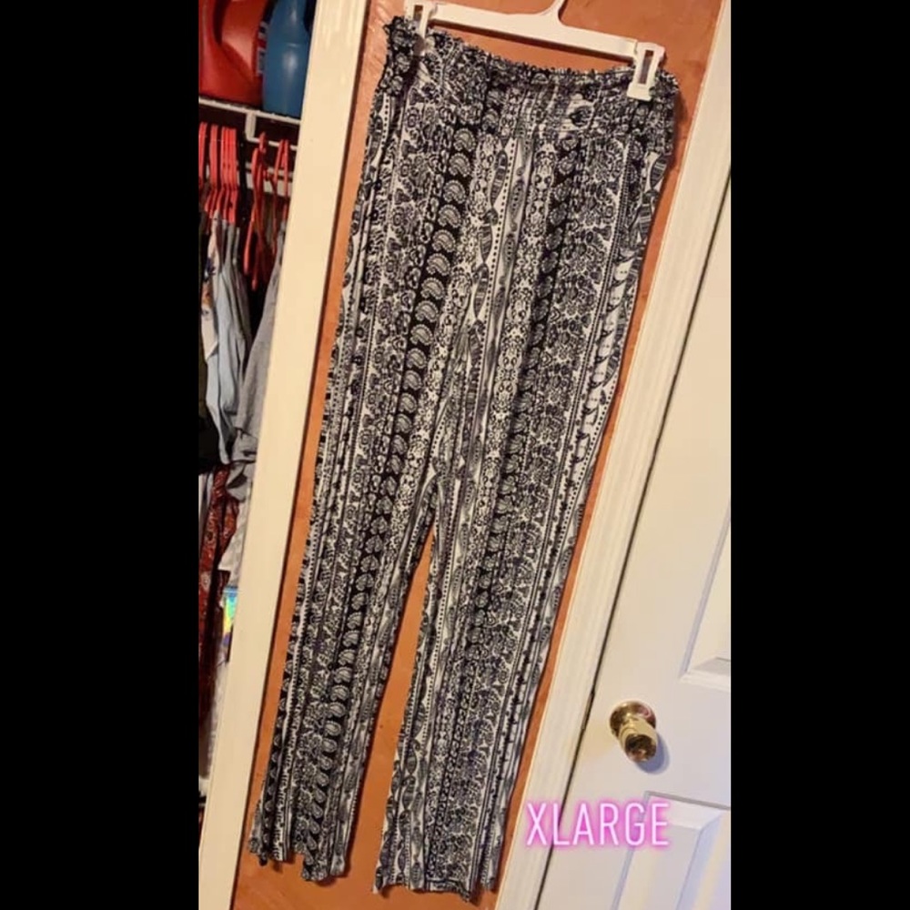 Mossimo Supply Co. Palazzo Pants 🖤🤍